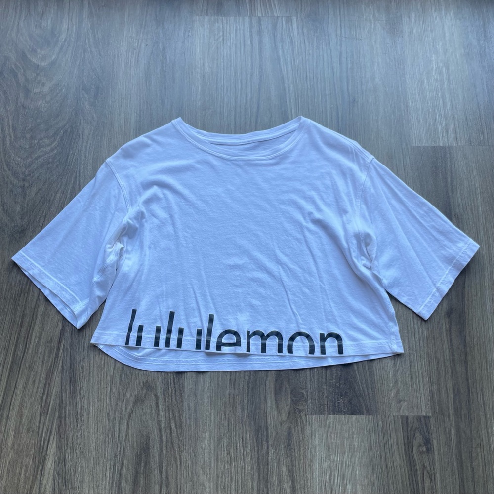 White Lululemon Athletica Cropped Shirt, Short Sleeve T-Shirt Top